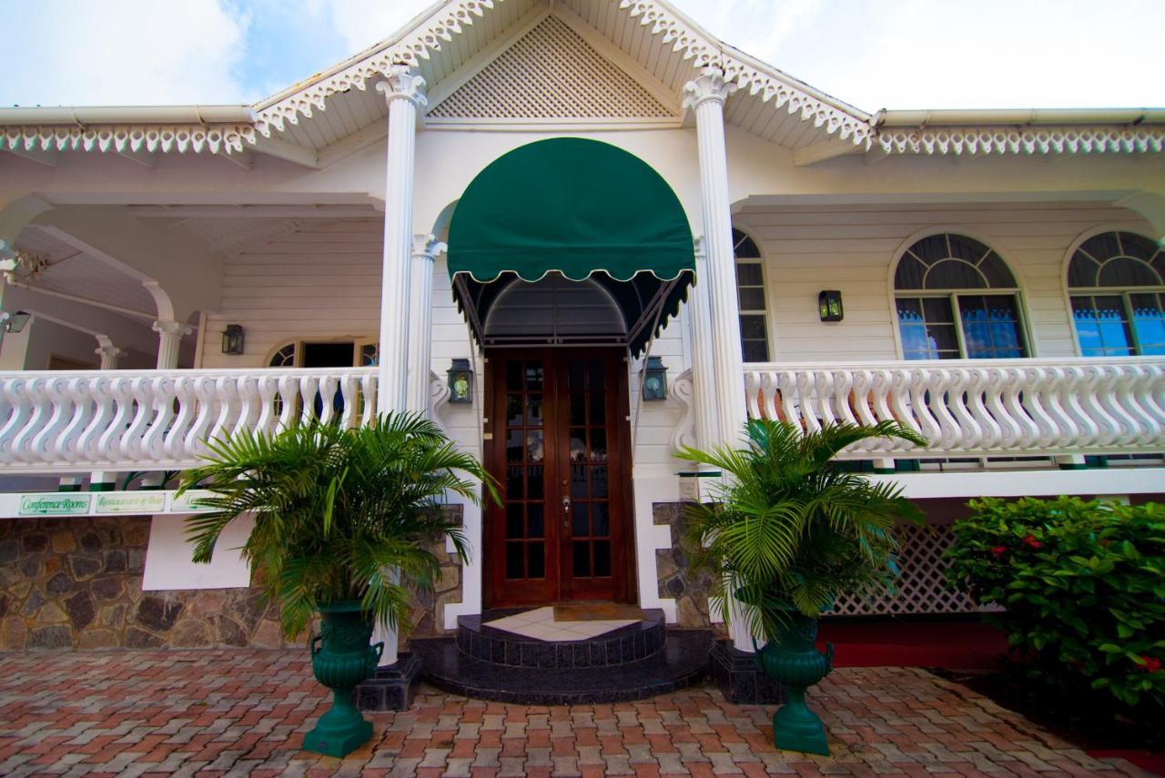 Grenadine House Hotel คิงส์ทาวน์ ภายนอก รูปภาพ