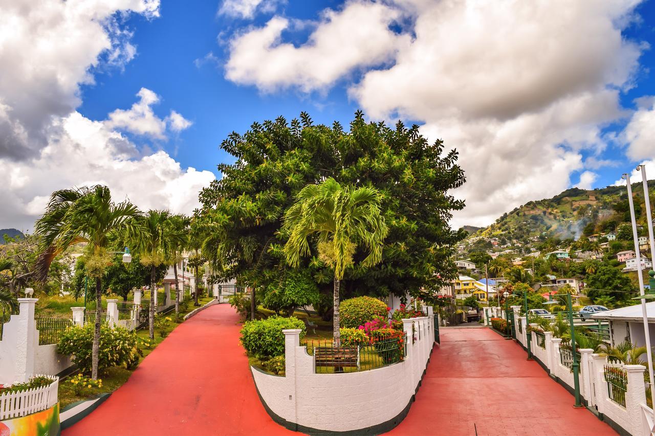 Grenadine House Hotel คิงส์ทาวน์ ภายนอก รูปภาพ