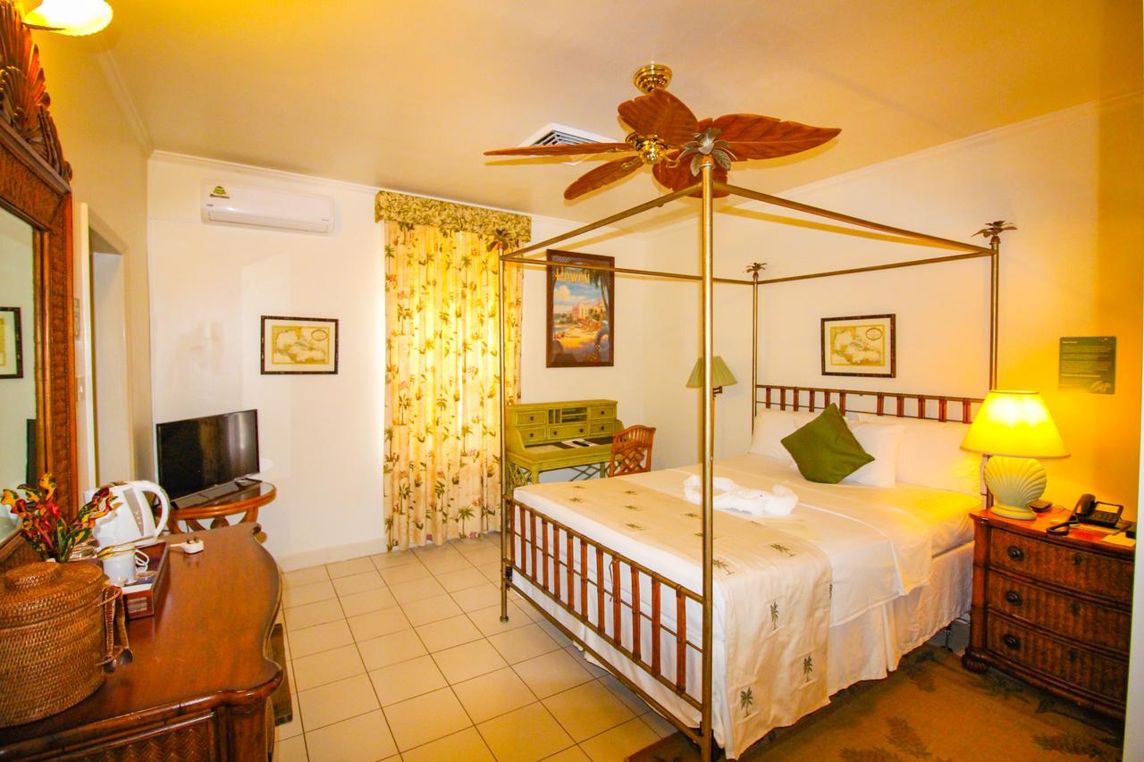 Grenadine House Hotel คิงส์ทาวน์ ภายนอก รูปภาพ
