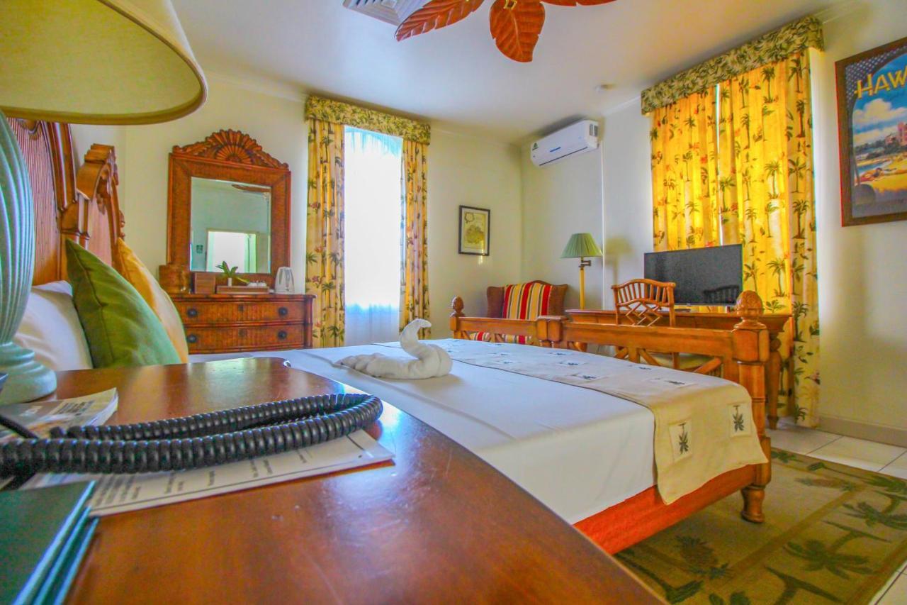 Grenadine House Hotel คิงส์ทาวน์ ภายนอก รูปภาพ
