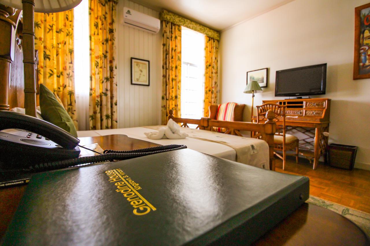 Grenadine House Hotel คิงส์ทาวน์ ภายนอก รูปภาพ