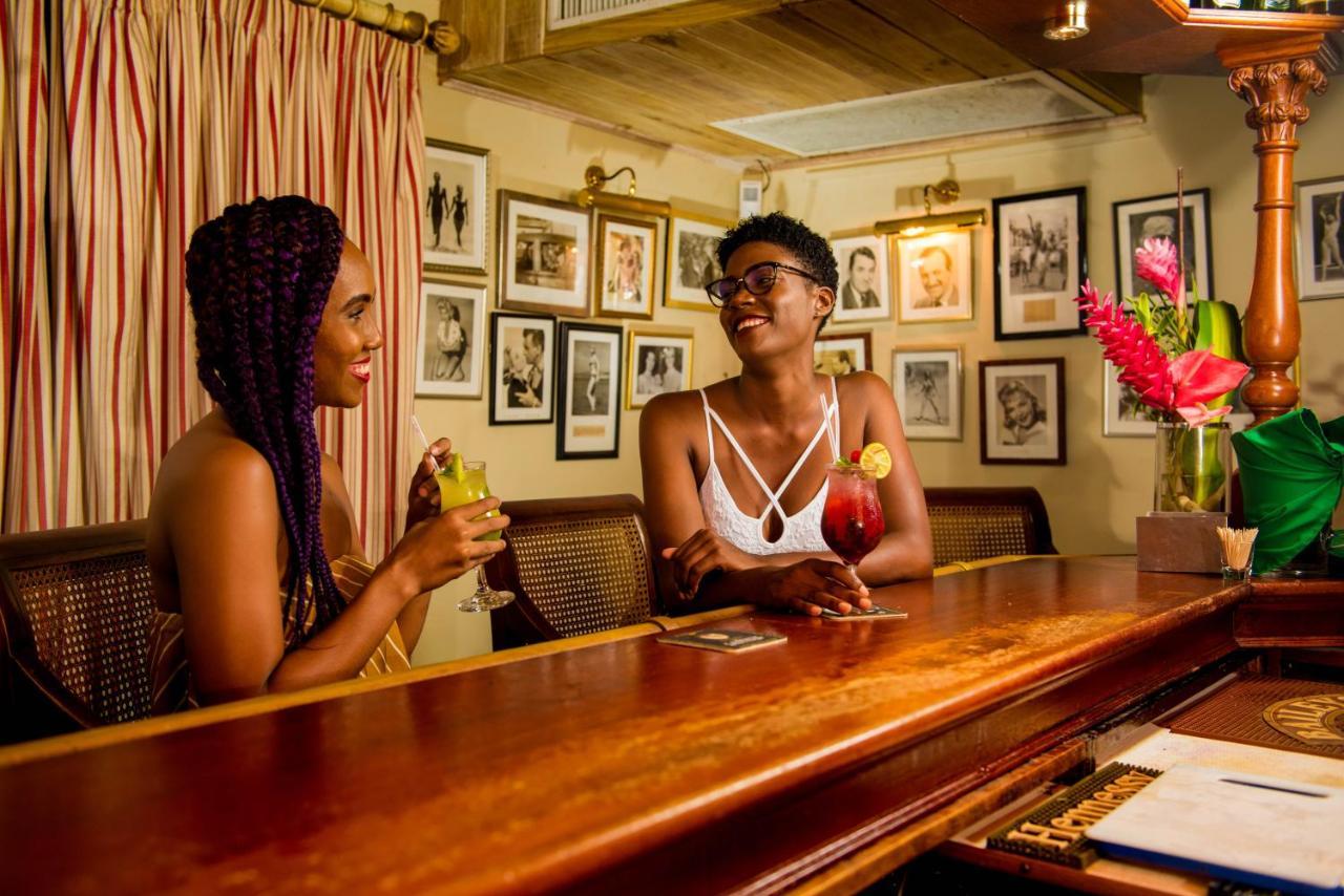 Grenadine House Hotel คิงส์ทาวน์ ภายนอก รูปภาพ