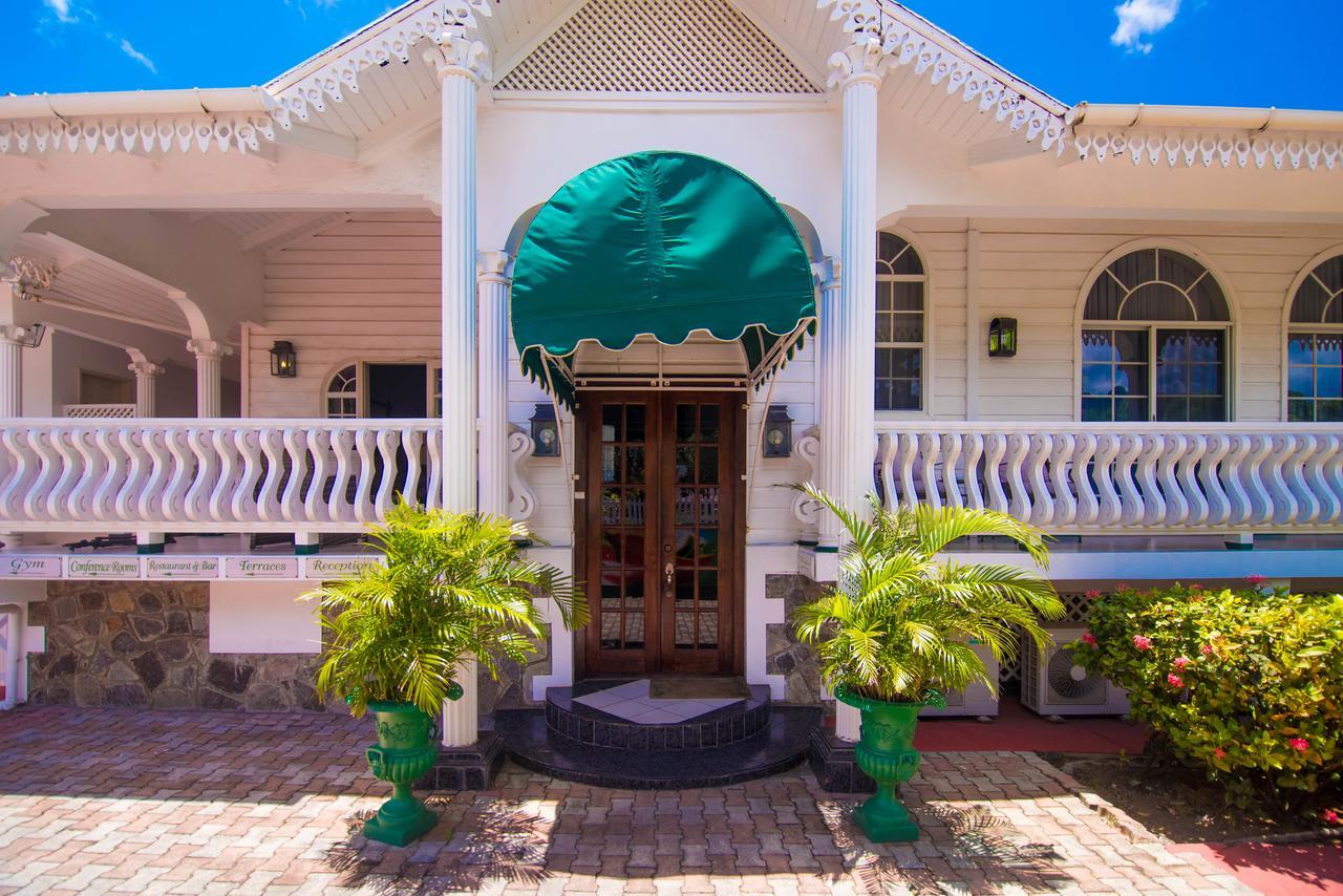 Grenadine House Hotel คิงส์ทาวน์ ภายนอก รูปภาพ