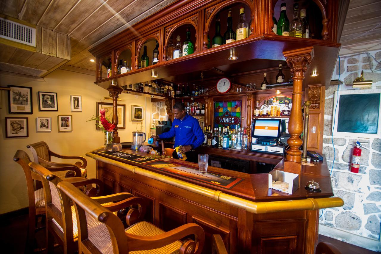 Grenadine House Hotel คิงส์ทาวน์ ภายนอก รูปภาพ