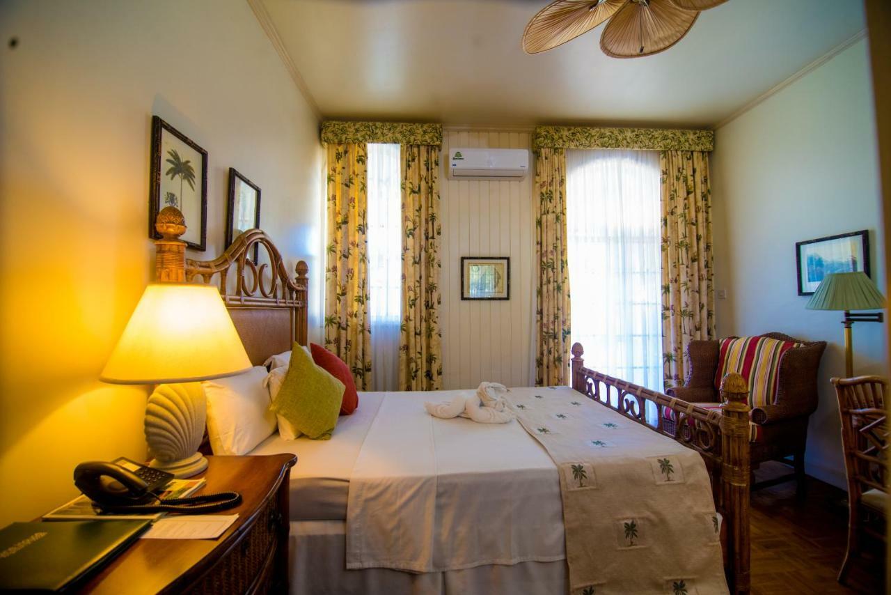 Grenadine House Hotel คิงส์ทาวน์ ภายนอก รูปภาพ